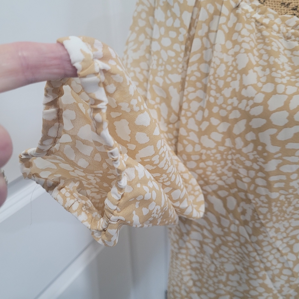 Denim&Co Women's Tan Patterned Blouse - Picture 5 of 7
